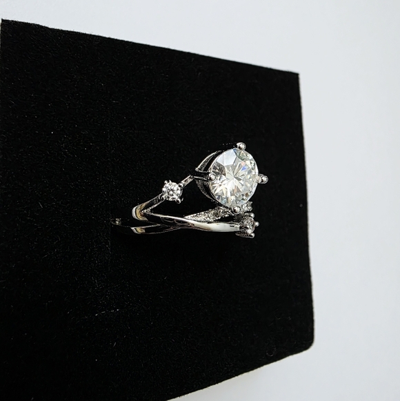 Engagement Ring 1CT Size 6 Moissanite - Picture 3 of 8